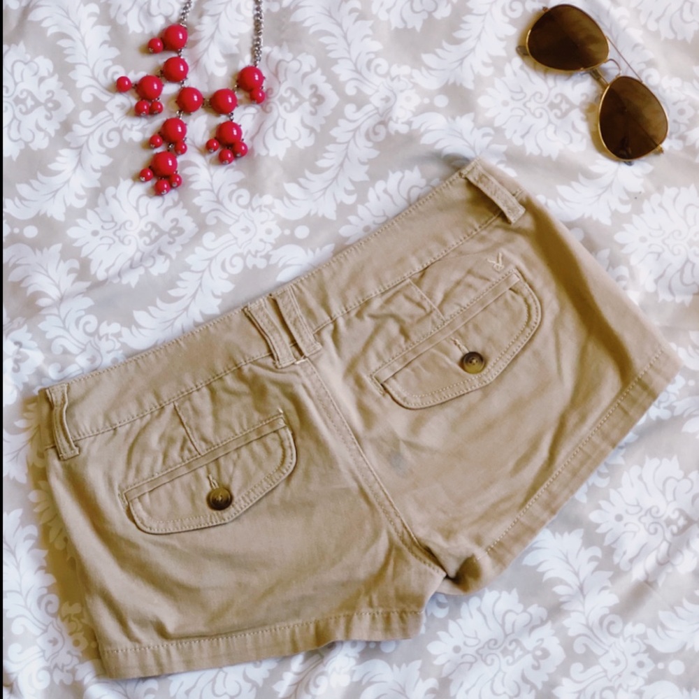 American Eagle! 💕🌻 Pocketed Khaki Shorts 🌞